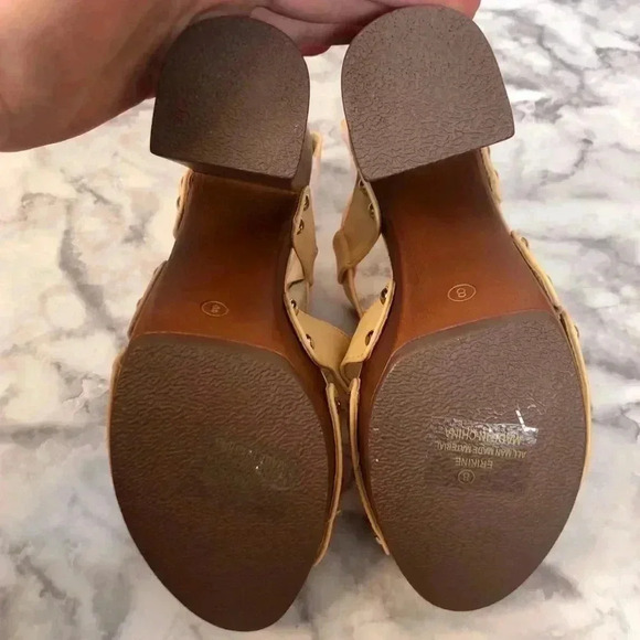 NWT Bucco Erikine Cream Faux Leather Strappy Heels Sandals Women's Size 8 9.5 - Picture 6 of 7